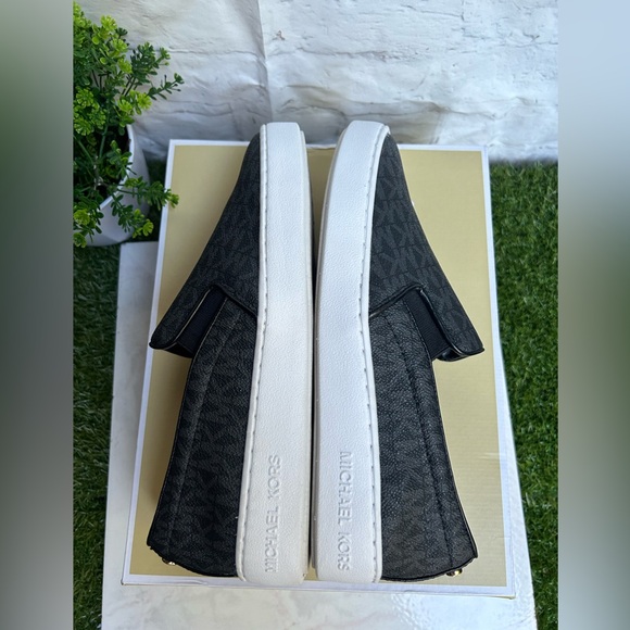 MICHAEL MICHAEL KORS
Women's Keaton Slip-On Logo
Sneakers size 7
BLACK LOGO - Picture 12 of 16